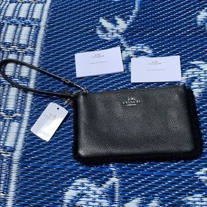 🙌🏼 NEW coach wristlet🙌🏼